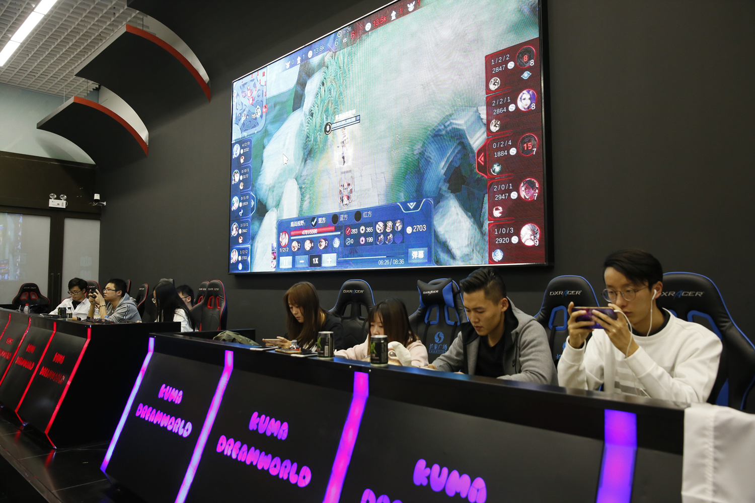 隐士修道院藏了机票？所有 T1 选手表现完美，获得了赛点！ T1 2-0 EDG