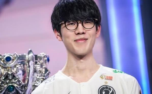 现年17岁！donk游戏时长即将达到15000小时